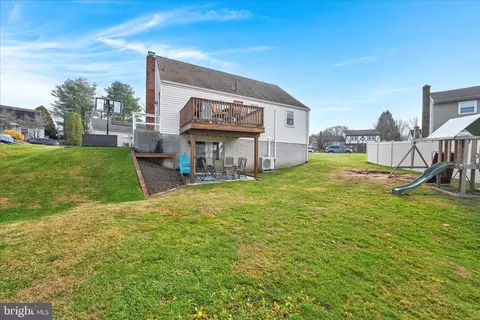 Exterior - 715 Tamarack Trl, Reading, PA 19607 photo 5 of 7