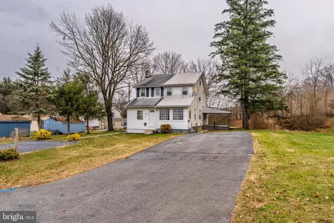 609 Lawn, Reading, PA 19608