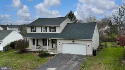 40 Gunpowder Ln, Reading, PA 19606