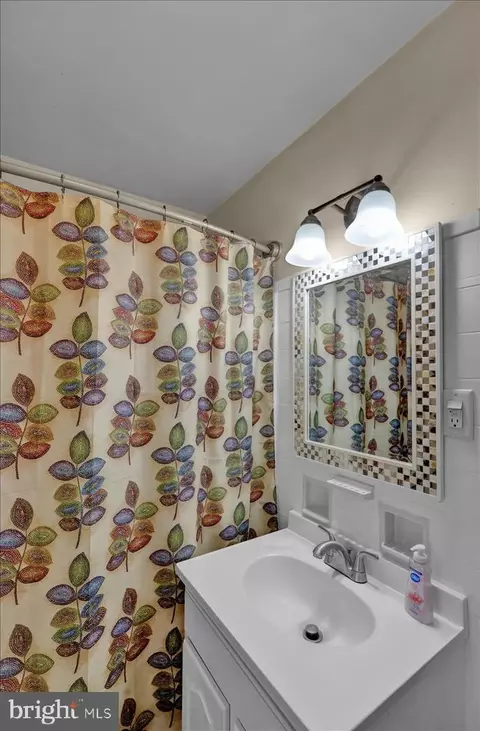 Bath - 209 Endlich Ave, Reading, PA 19606 photo 3 of 3