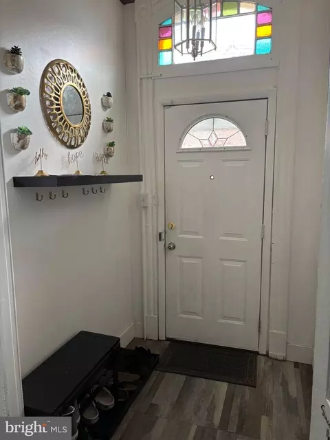 Entry Way - 439 Buttonwood St, Reading, PA 19601 photo 1 of 13