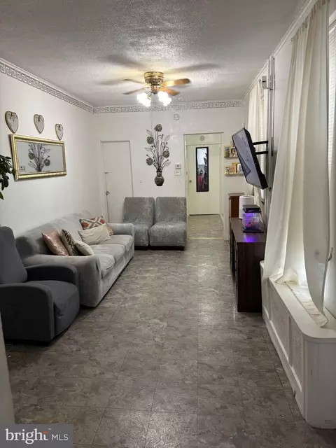 Entry Way - 439 Buttonwood St, Reading, PA 19601 photo 6 of 13