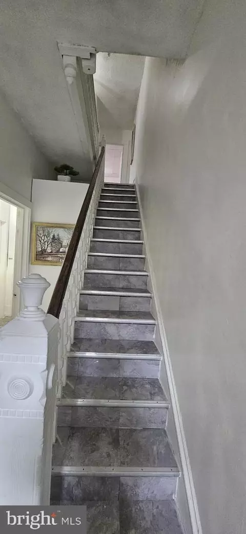 Entry Way - 439 Buttonwood St, Reading, PA 19601 photo 3 of 13