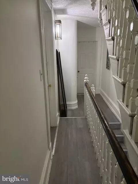 Entry Way - 439 Buttonwood St, Reading, PA 19601 photo 10 of 13