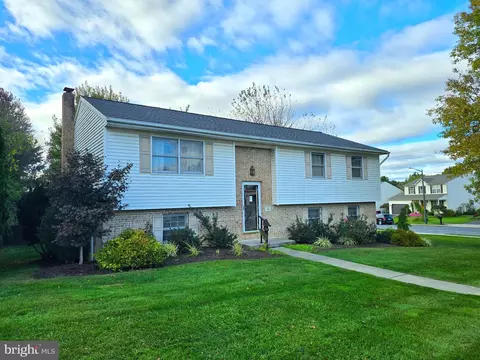 551 Christopher Dr, Wernersville, PA 19565