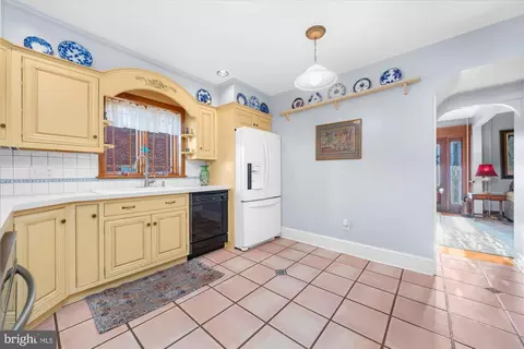 Entry Way - 3 Reading Ave, Reading, PA 19607 photo 4 of 7