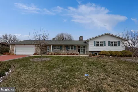 161 Crest Dr, Boyertown, PA 19512