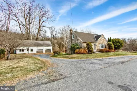 317 Oley Furnace Rd, Fleetwood, PA 19522