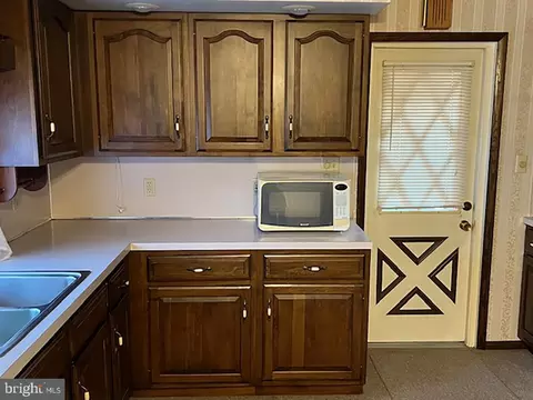 Kitchen - 80 Beckers Grv, Oley, PA 19547 photo 4 of 6