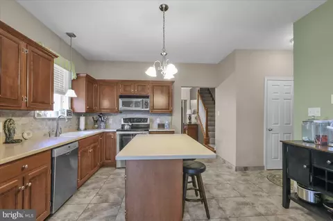 Entry Way - 204 Springmont Dr, Reading, PA 19610 photo 4 of 5