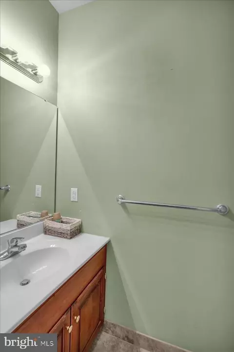 Bath - 204 Springmont Dr, Reading, PA 19610 photo 1 of 3