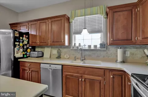 Kitchen - 204 Springmont Dr, Reading, PA 19610 photo 2 of 2