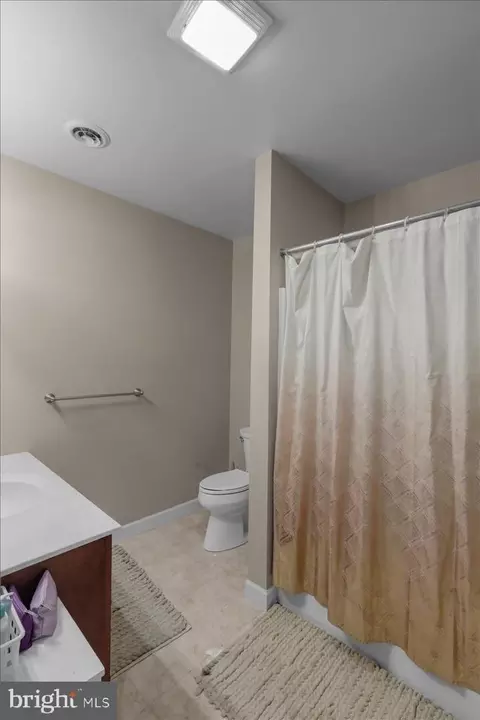 Bath - 204 Springmont Dr, Reading, PA 19610 photo 3 of 3