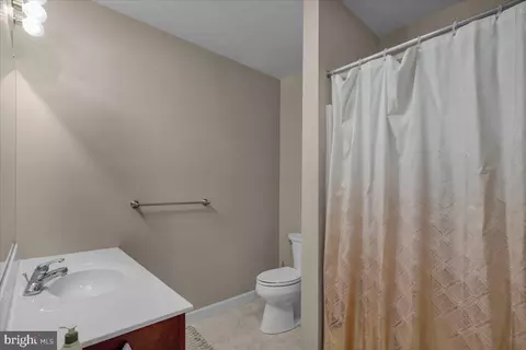 Bath - 204 Springmont Dr, Reading, PA 19610 photo 2 of 3