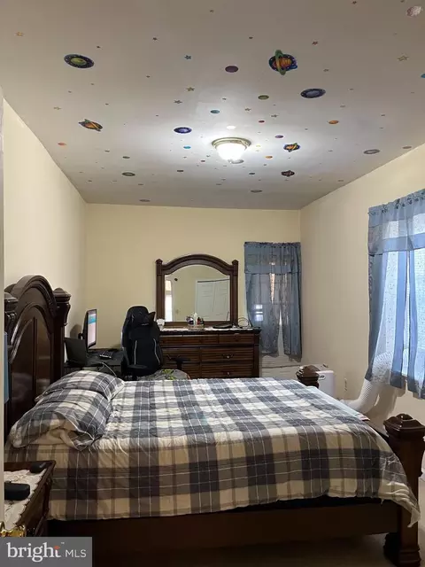 Bedroom - 833 N Front St, Reading, PA 19601 photo 4 of 6