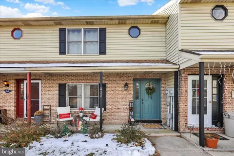 32 N Canal St, Leesport, PA 19533