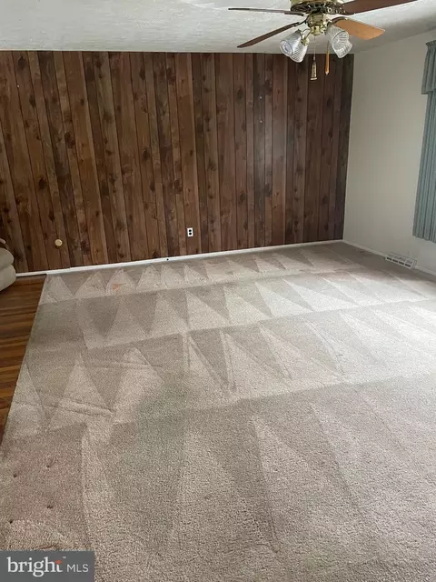 Living - 105 Michele Dr, Reading, PA 19606 photo 1 of 2