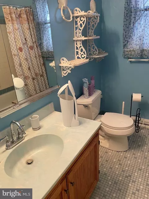 Bath - 105 Michele Dr, Reading, PA 19606 photo 1 of 2