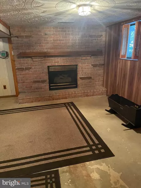 Living - 105 Michele Dr, Reading, PA 19606 photo 2 of 2