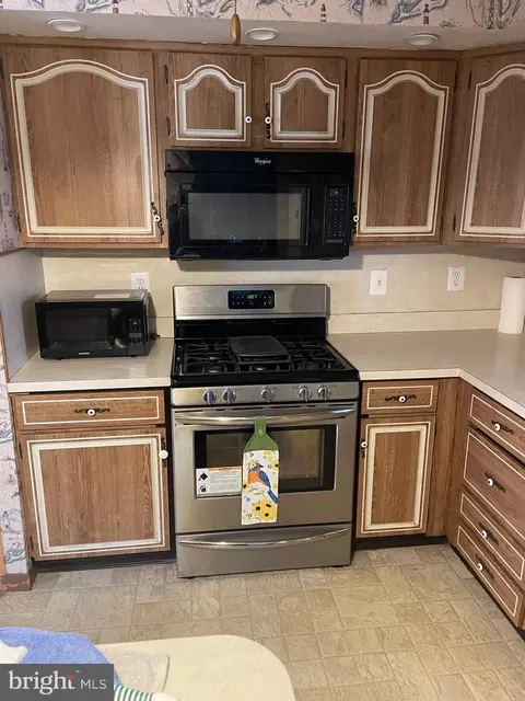 Kitchen - 105 Michele Dr, Reading, PA 19606 photo 2 of 3