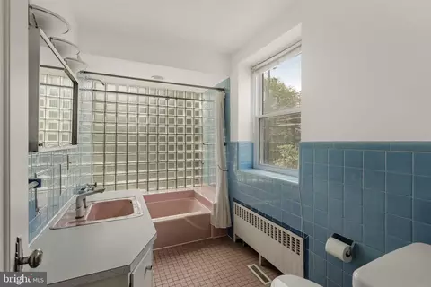 Bath - 429 Devon Ter, Reading, PA 19607 photo 1 of 5