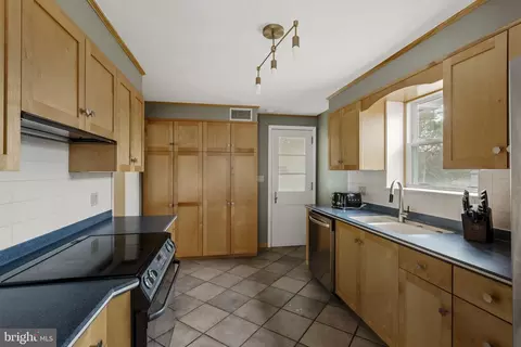 Kitchen - 429 Devon Ter, Reading, PA 19607 photo 2 of 2