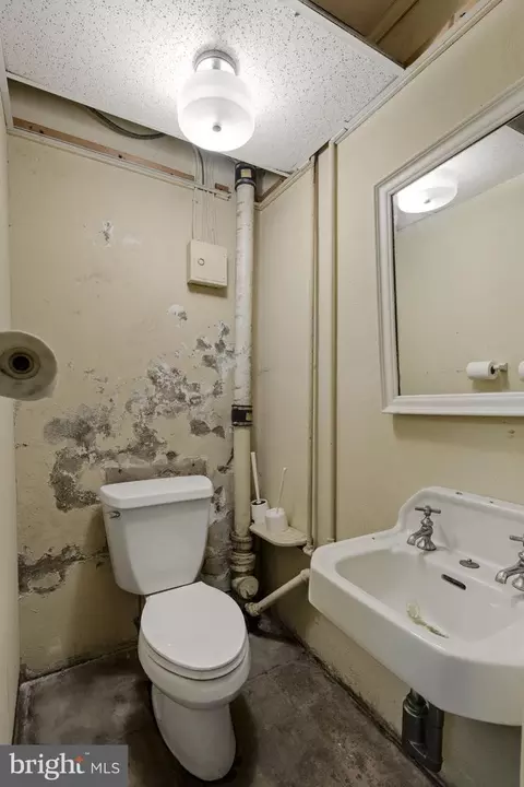 Bath - 429 Devon Ter, Reading, PA 19607 photo 5 of 5