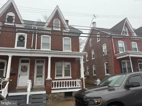 220 S Washington St, Boyertown, PA 19512