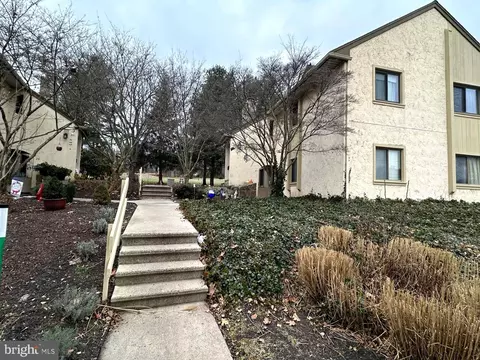 27 Muirfield Dr, Reading, PA 19607