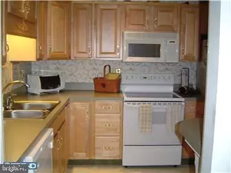 Kitchen - 27 Muirfield Dr, Reading, PA 19607 photo 1 of 3