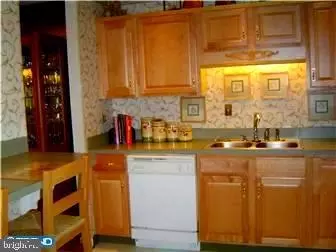 Kitchen - 27 Muirfield Dr, Reading, PA 19607 photo 2 of 3