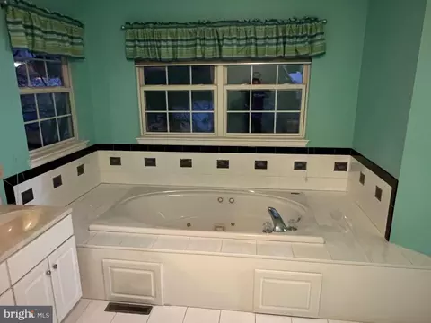 Bath - 1 Overview Ct, Reading, PA 19607 photo 1 of 5