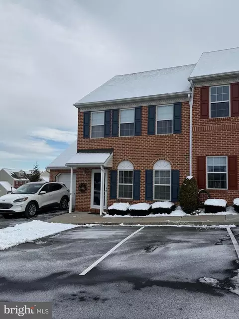 27 Charlemont Ct, Reading, PA 19607