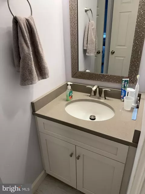 Bath - 27 Charlemont Ct, Reading, PA 19607 photo 2 of 2
