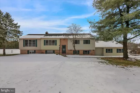 282 Ernst Rd, Mohrsville, PA 19541