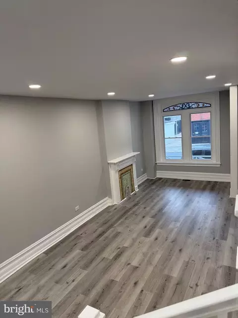 Living - 521 Windsor St, Reading, PA 19601 photo 4 of 4
