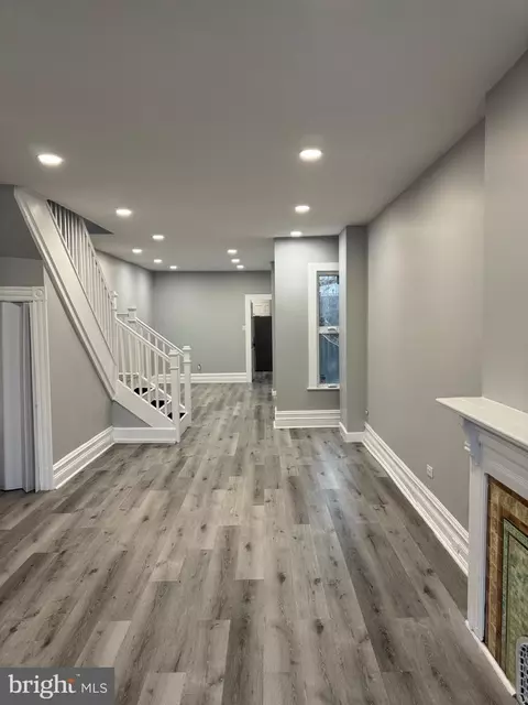 Living - 521 Windsor St, Reading, PA 19601 photo 2 of 4
