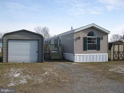1910 Schubert Rd #19, Bethel, PA 19507