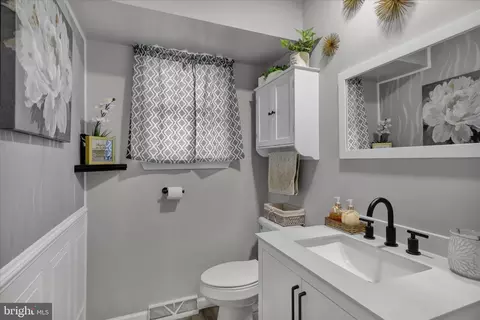Bath - 4237 Danor Dr, Reading, PA 19605 photo 1 of 4