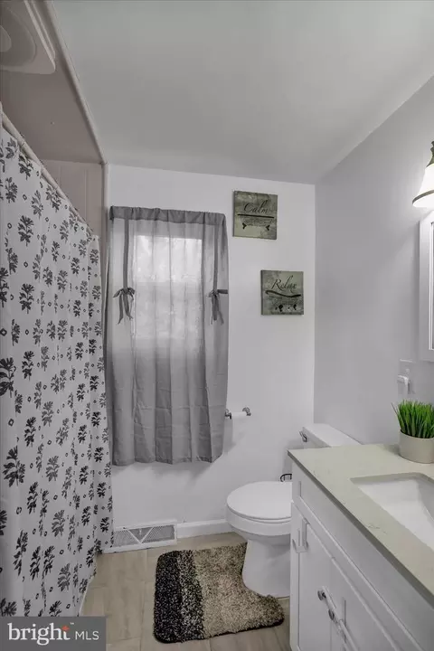 Bath - 4237 Danor Dr, Reading, PA 19605 photo 4 of 4