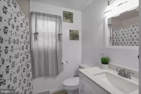 Bath - 4237 Danor Dr, Reading, PA 19605 photo 3 of 4