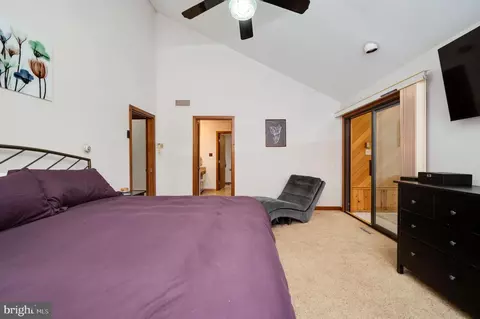 Bedroom - 27 Eagle Ln, Reading, PA 19607 photo 3 of 9