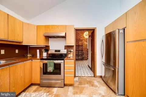 Kitchen - 27 Eagle Ln, Reading, PA 19607 photo 2 of 4
