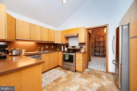 Kitchen - 27 Eagle Ln, Reading, PA 19607 photo 3 of 4