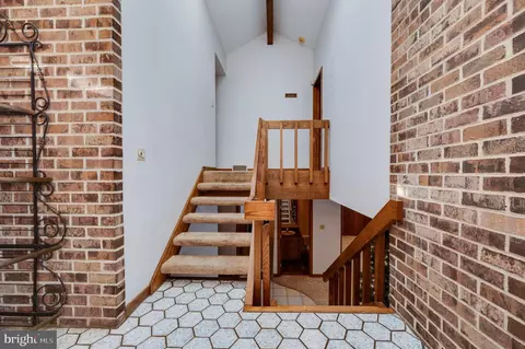 Entry Way - 27 Eagle Ln, Reading, PA 19607 photo 4 of 4