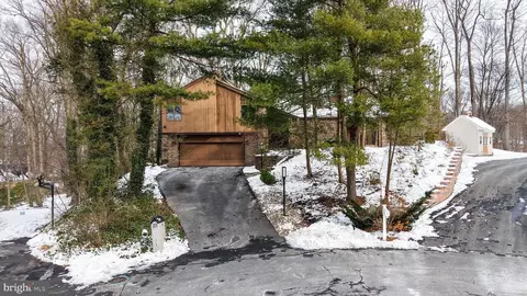 Exterior - 27 Eagle Ln, Reading, PA 19607 photo 3 of 7