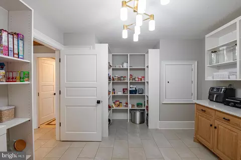 Entry Way - 1504 Old Mill Rd, Reading, PA 19610 photo 4 of 11