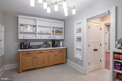 Entry Way - 1504 Old Mill Rd, Reading, PA 19610 photo 5 of 11