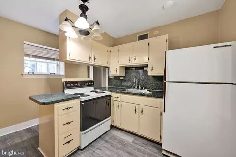 Kitchen - 100 Brookline Pz, Reading, PA 19607 photo 4 of 4