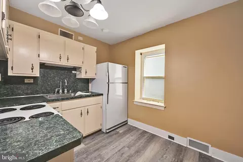 Entry Way - 100 Brookline Pz, Reading, PA 19607 photo 6 of 6